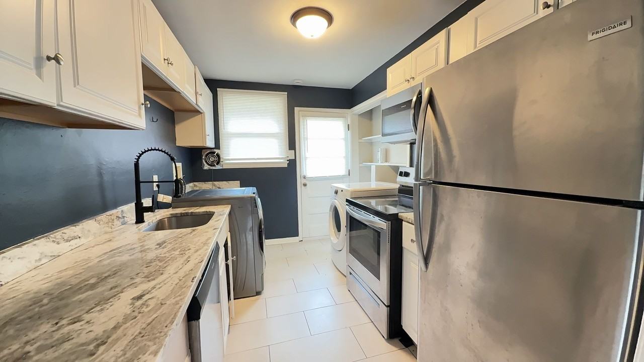 1308 Elder Ave - Photo 3 of 11