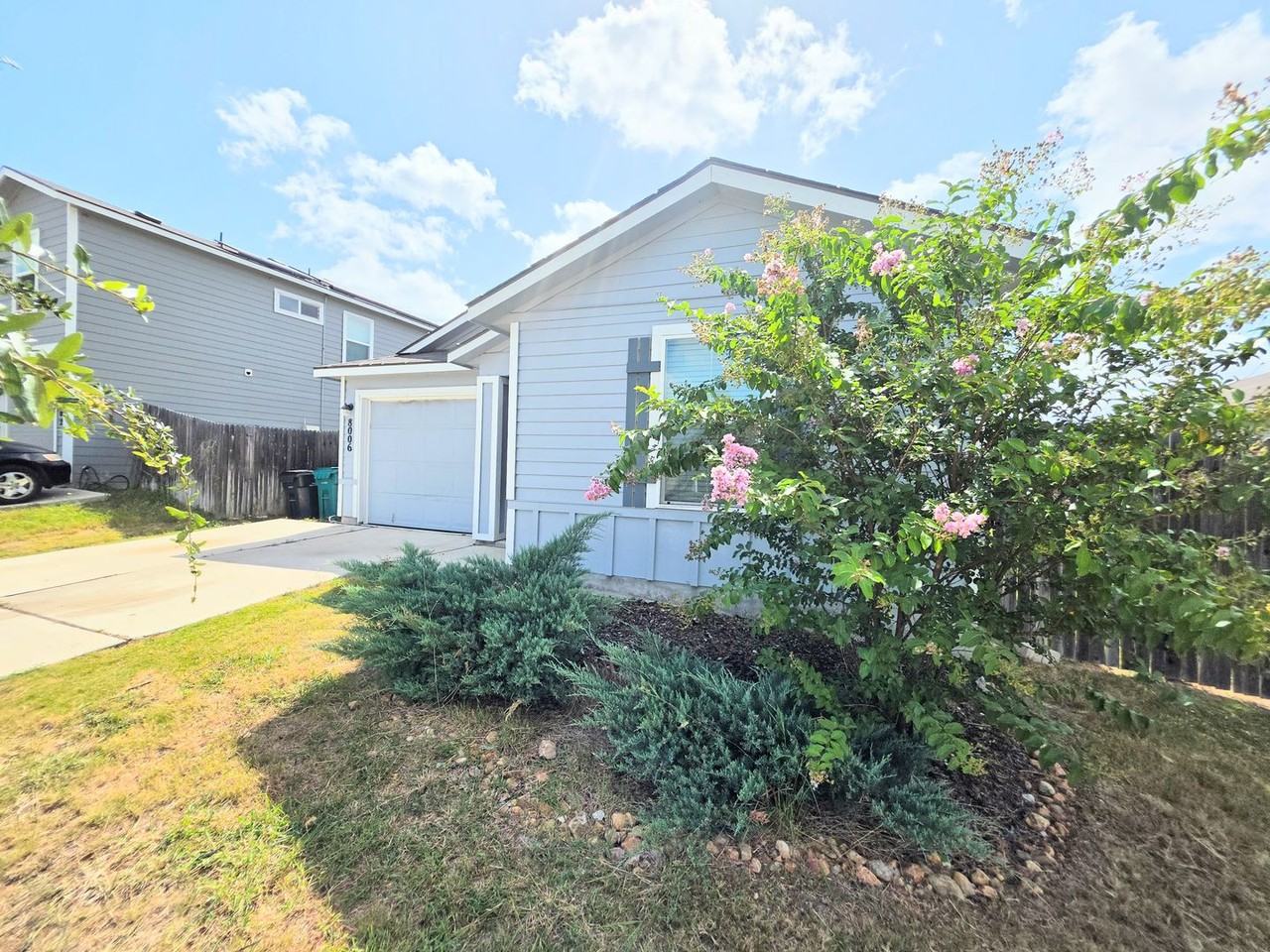 8006 Miranda Cyn - Photo 2 of 23