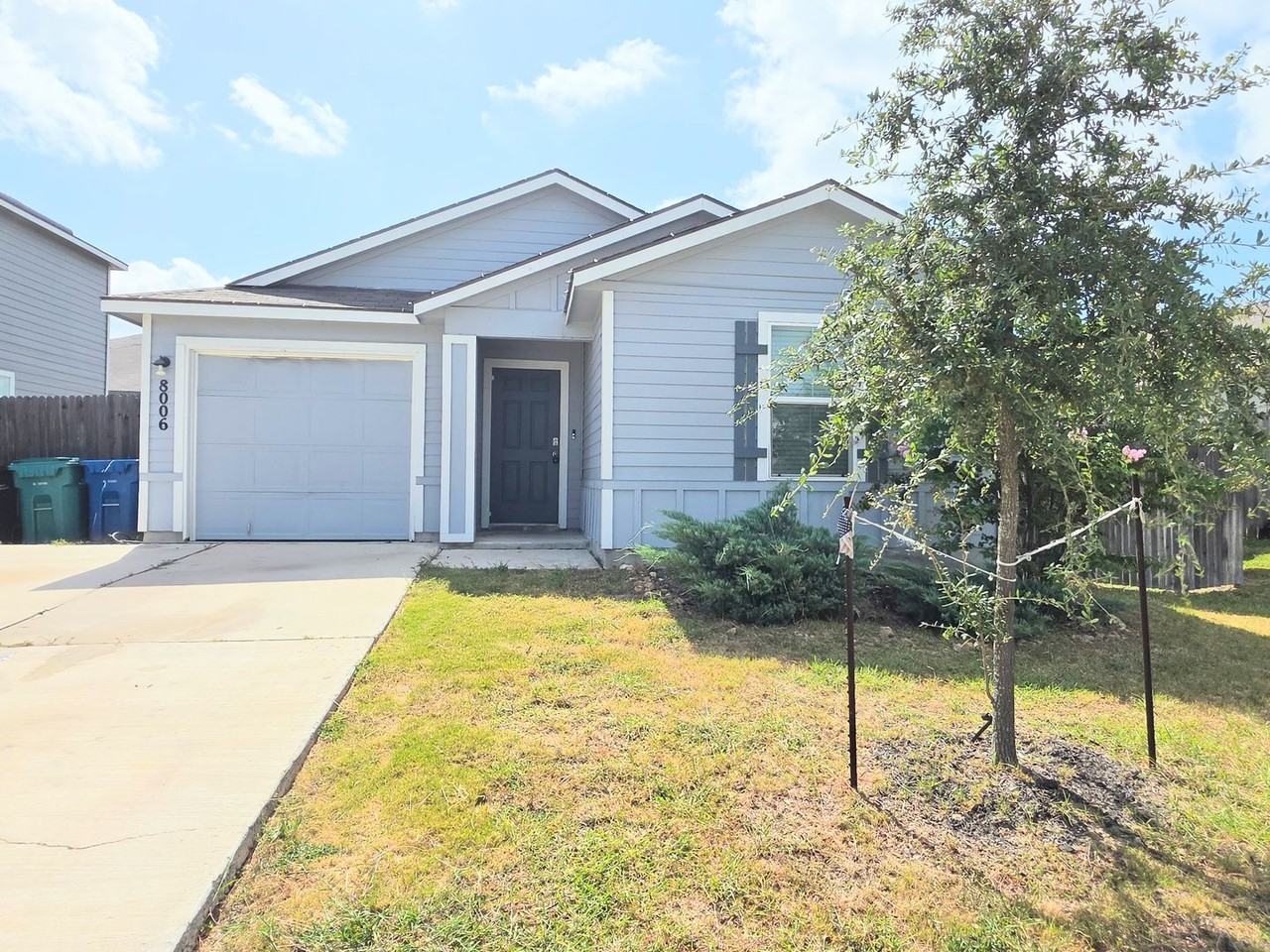 8006 Miranda Cyn - Photo 3 of 23