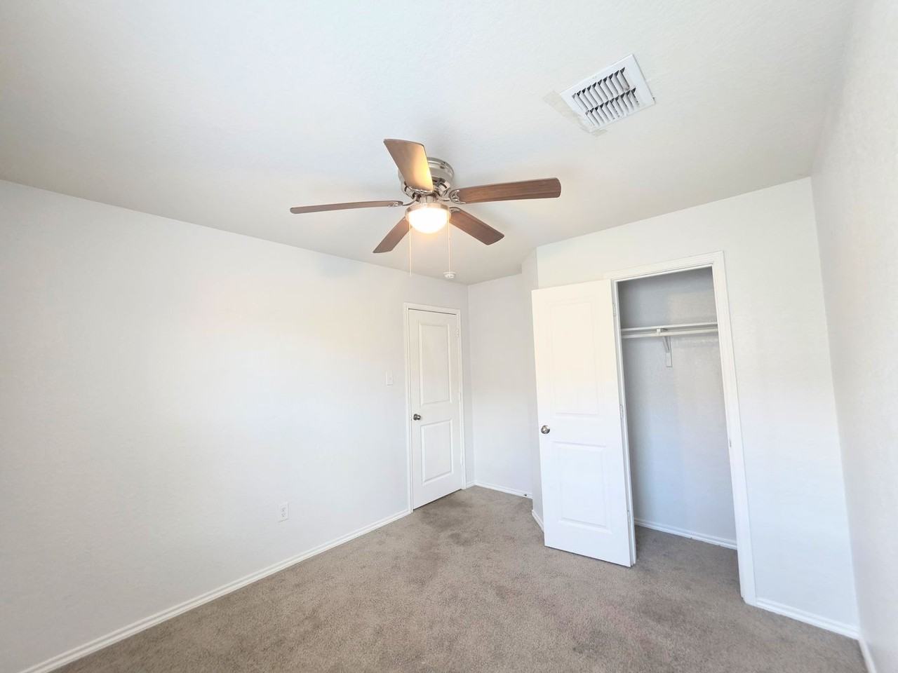 8006 Miranda Cyn - Photo 6 of 23