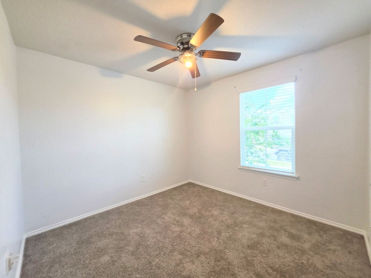 8006 Miranda Cyn - Photo 7 of 23