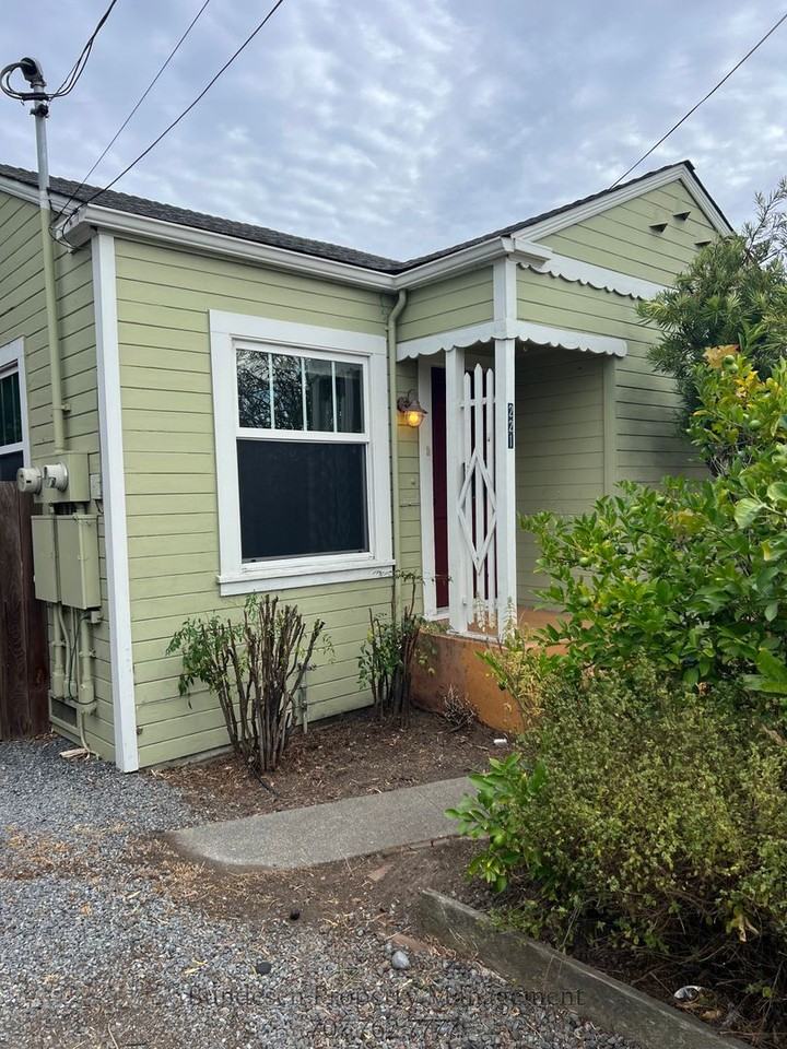 221 Wilson St - Photo 2 of 15
