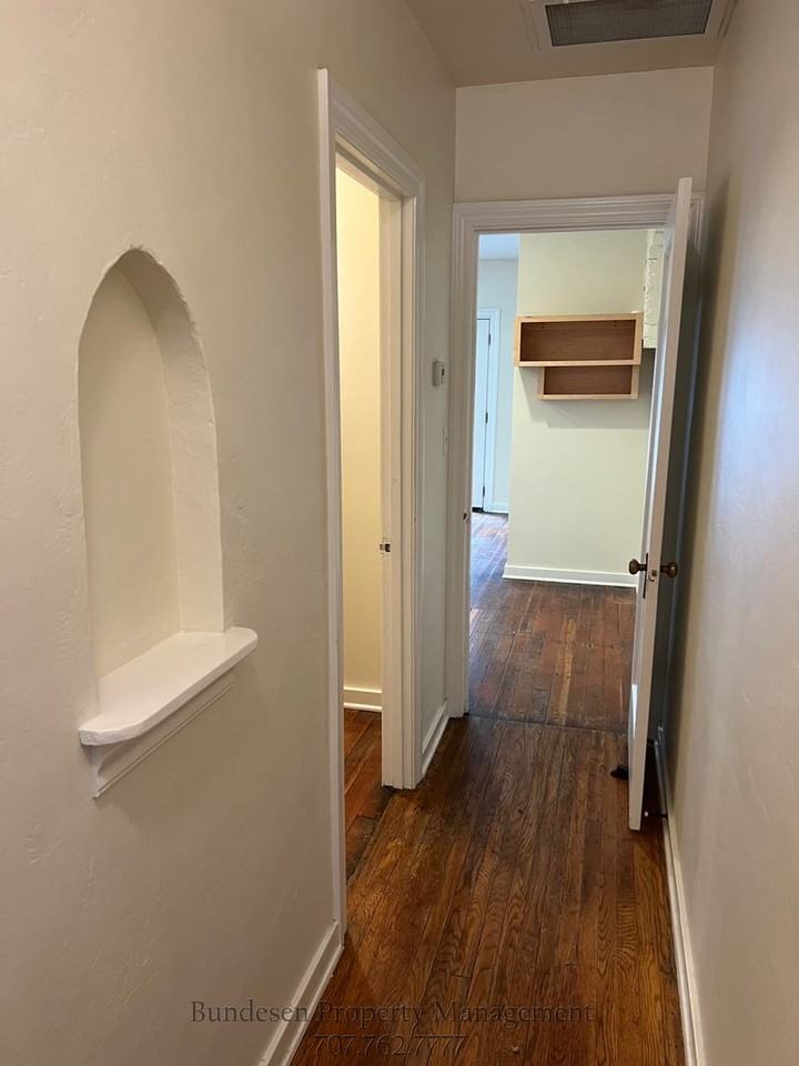 221 Wilson St - Photo 7 of 15