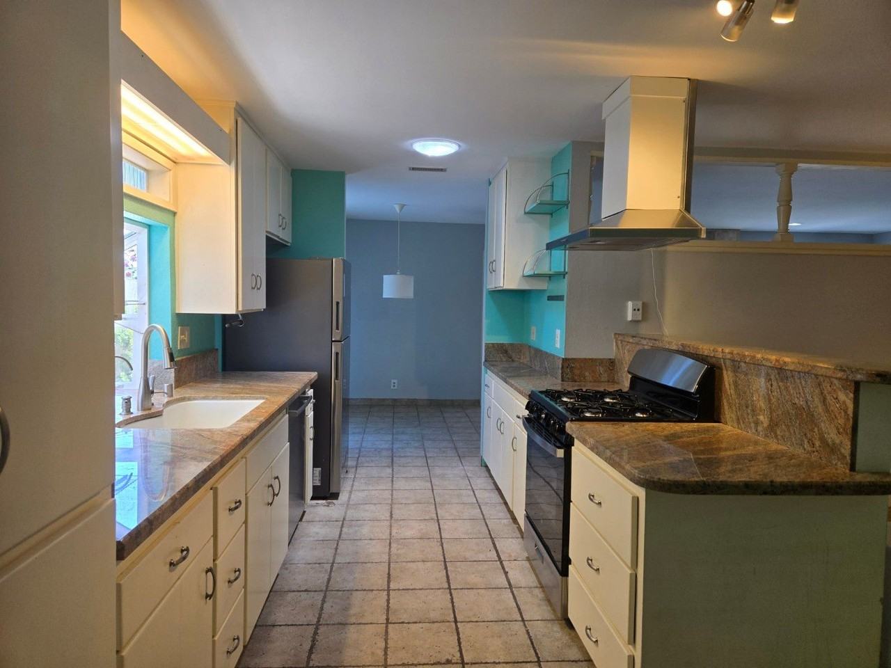 6925 Hyde Park Dr - Photo 5 of 27