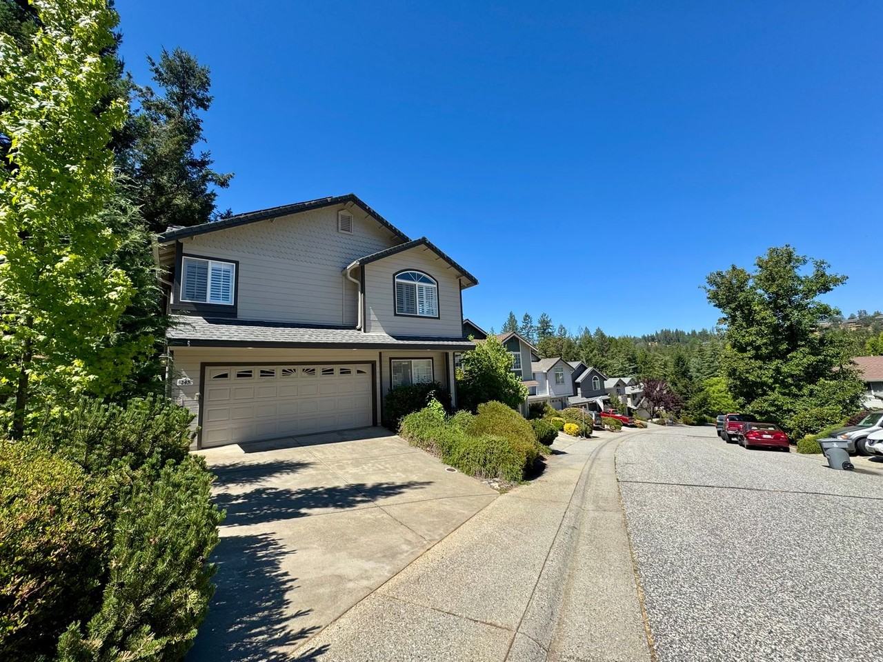 245 Incline Dr - Photo 2 of 40