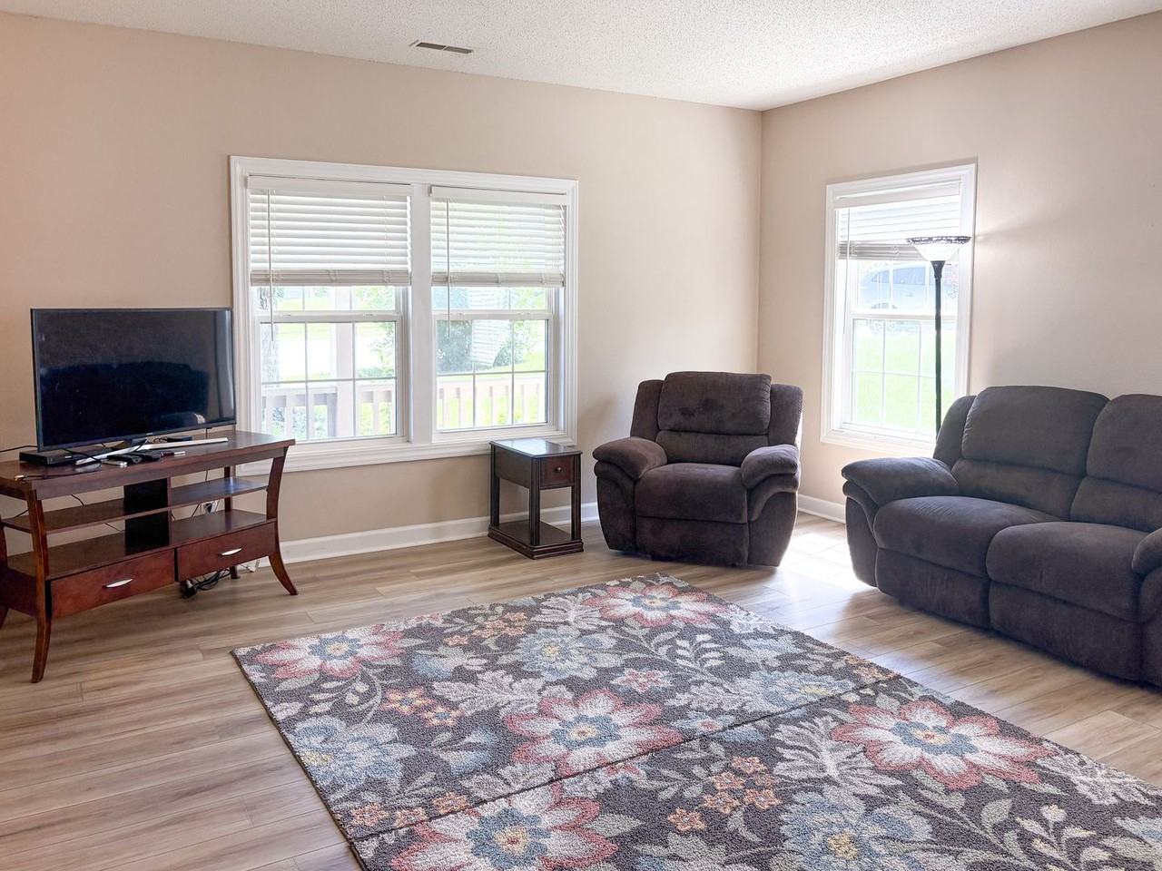 3533 S Glasgow Cir - Photo 2 of 20