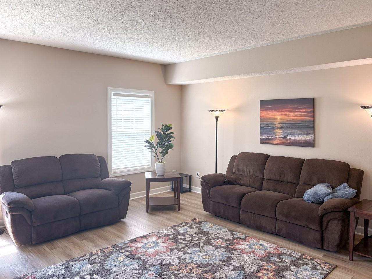 3533 S Glasgow Cir - Photo 3 of 20
