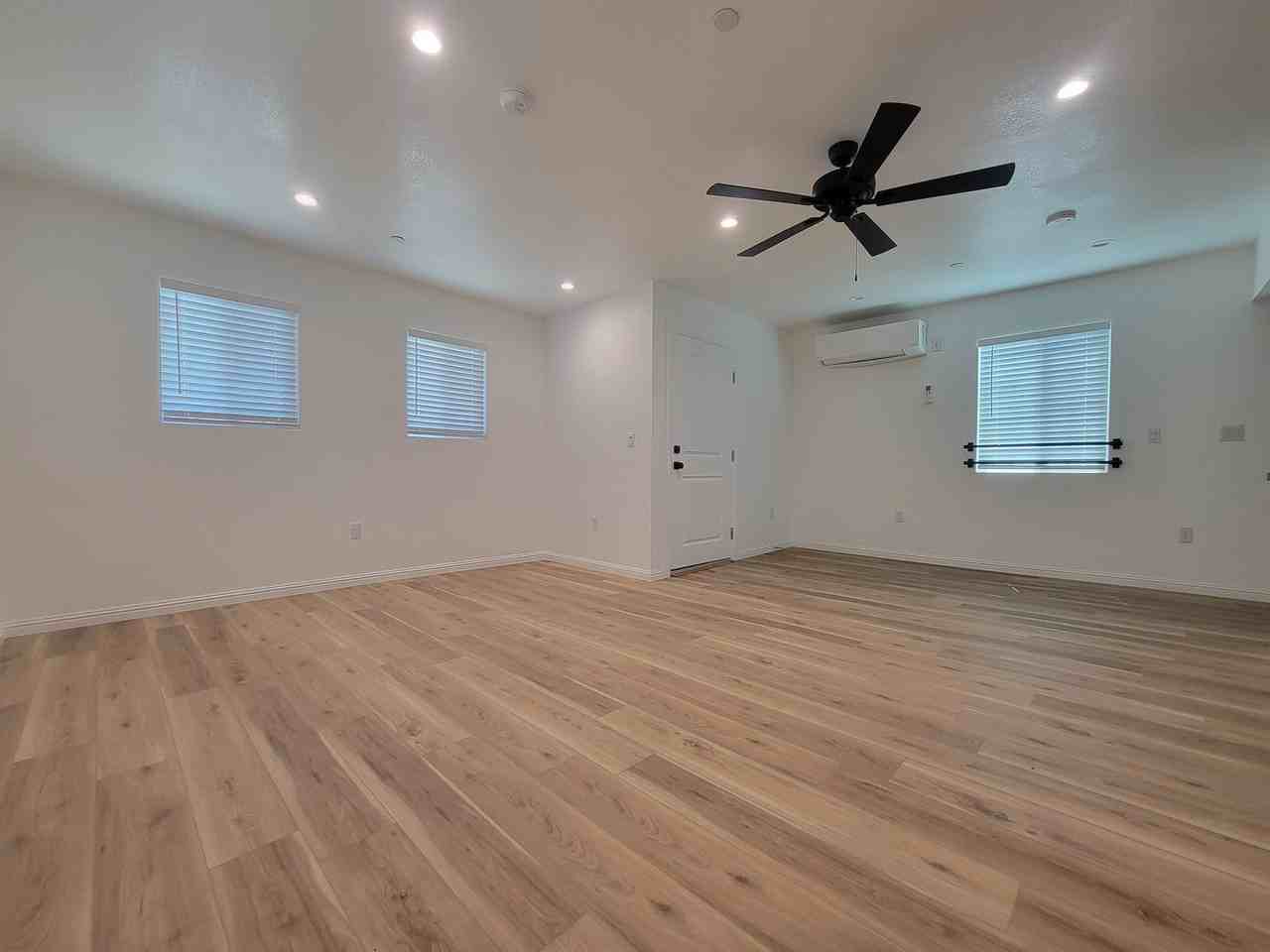 11325 Martha St - Photo 2 of 17