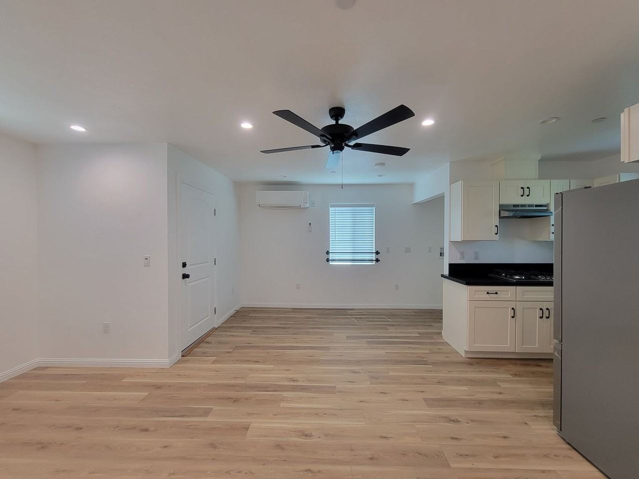 11325 Martha St - Photo 6 of 17
