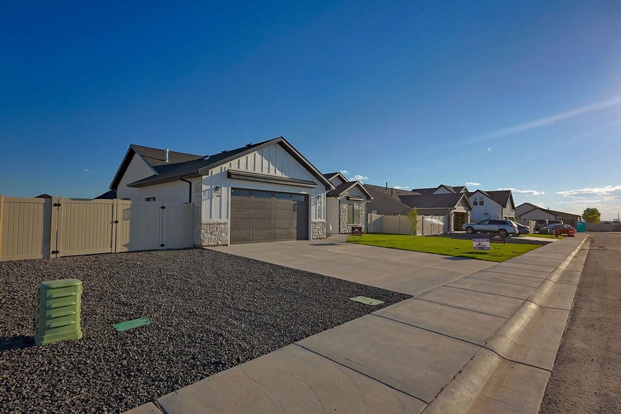 1025 Adamite - Photo 3 of 34