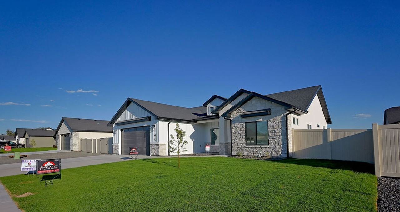1025 Adamite - Photo 4 of 34