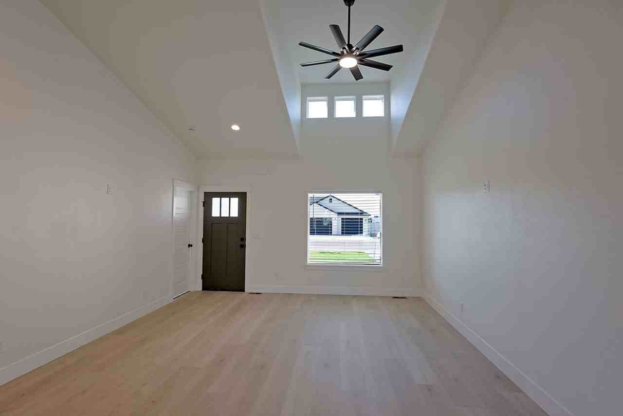 1025 Adamite - Photo 5 of 34