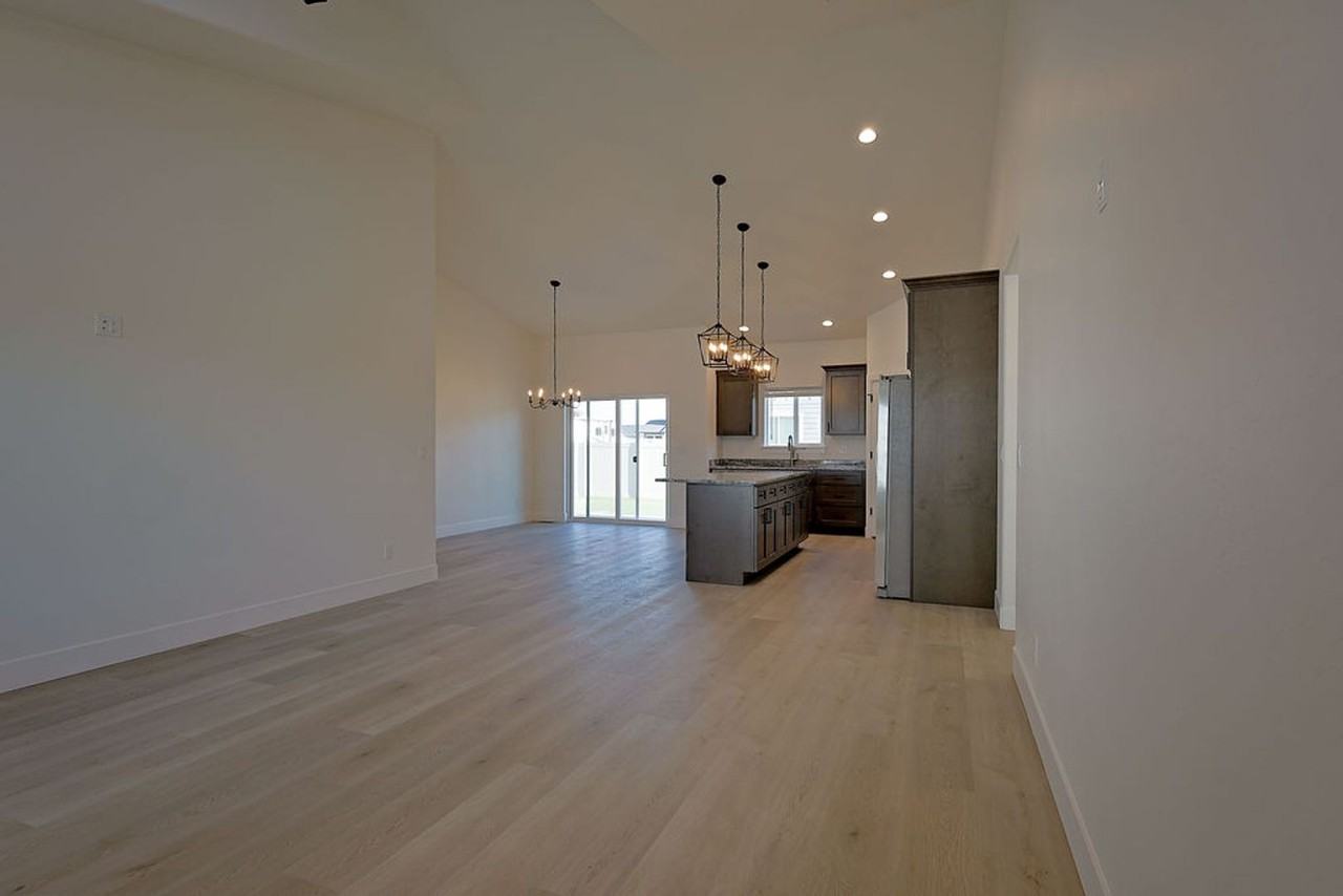 1025 Adamite - Photo 7 of 34