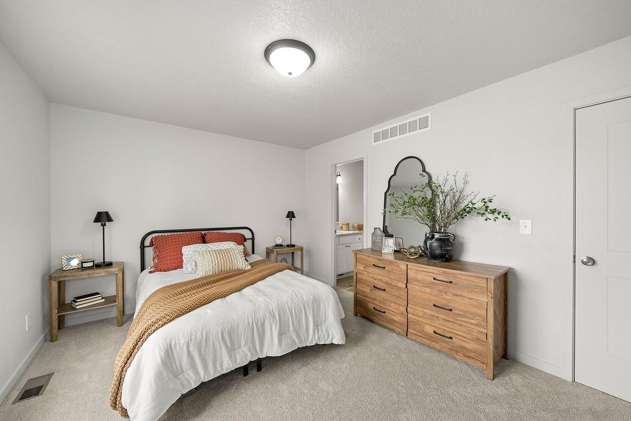 325 Freedom Way - Photo 3 of 15