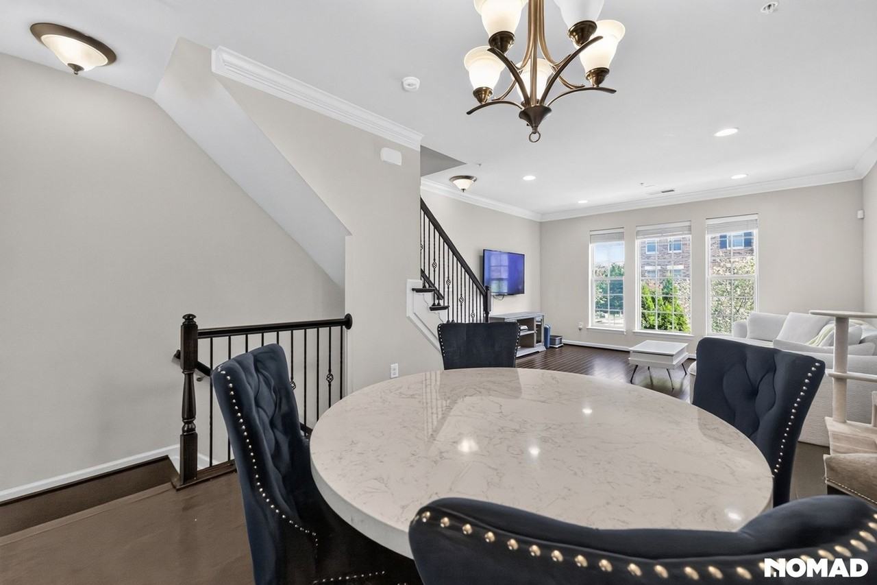 817 Fair Winds Way - Photo 3 of 42