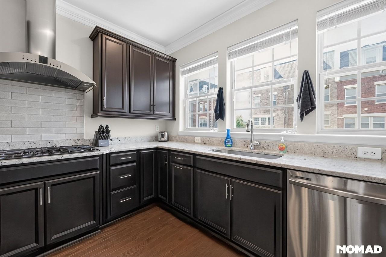 817 Fair Winds Way - Photo 4 of 42