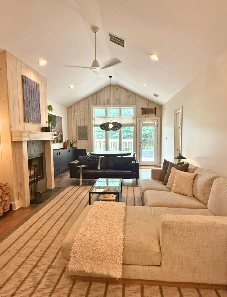 420 Holmes Cir - Photo 2 of 23