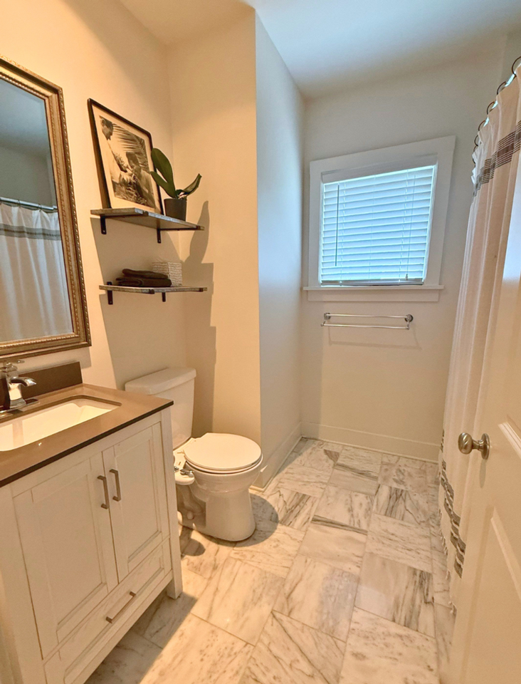 420 Holmes Cir - Photo 4 of 23