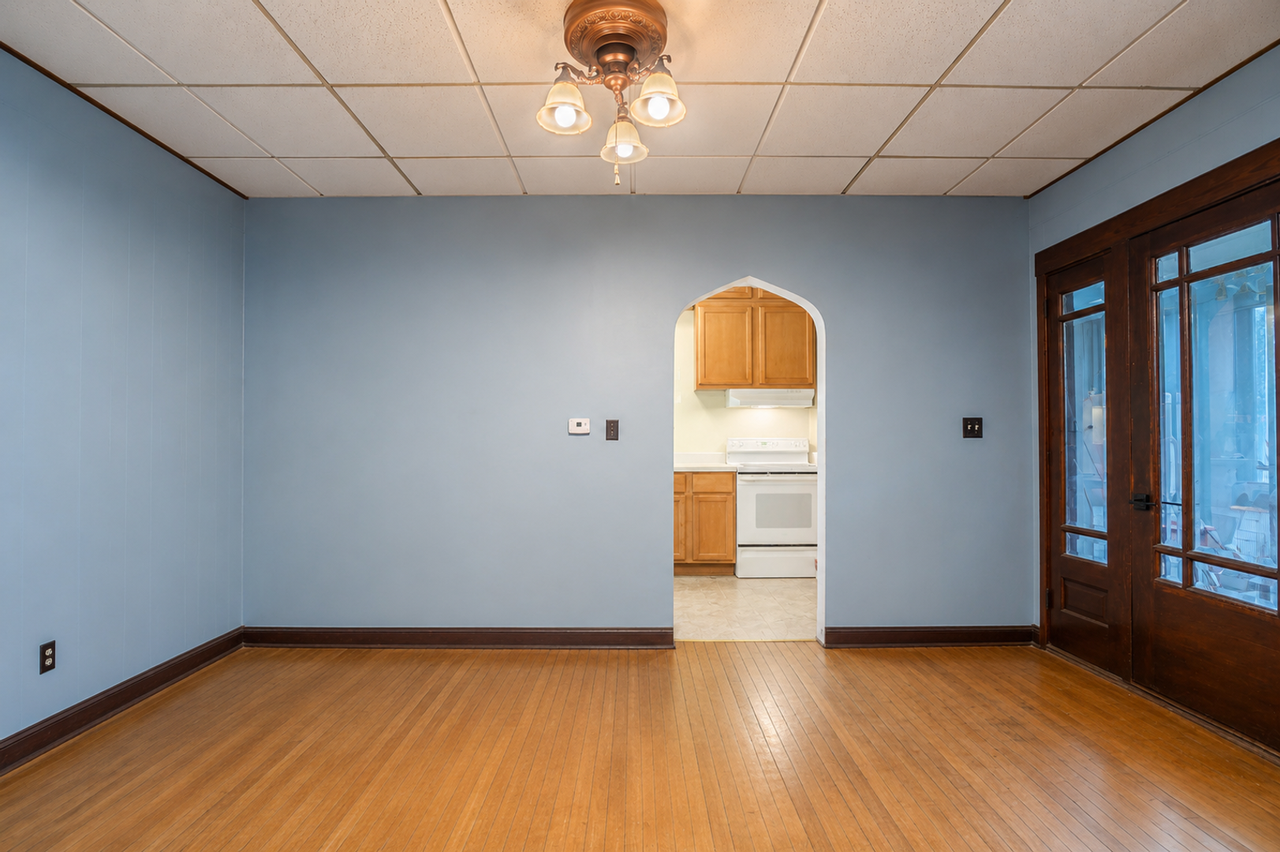 728 Territorial Rd - Photo 3 of 15