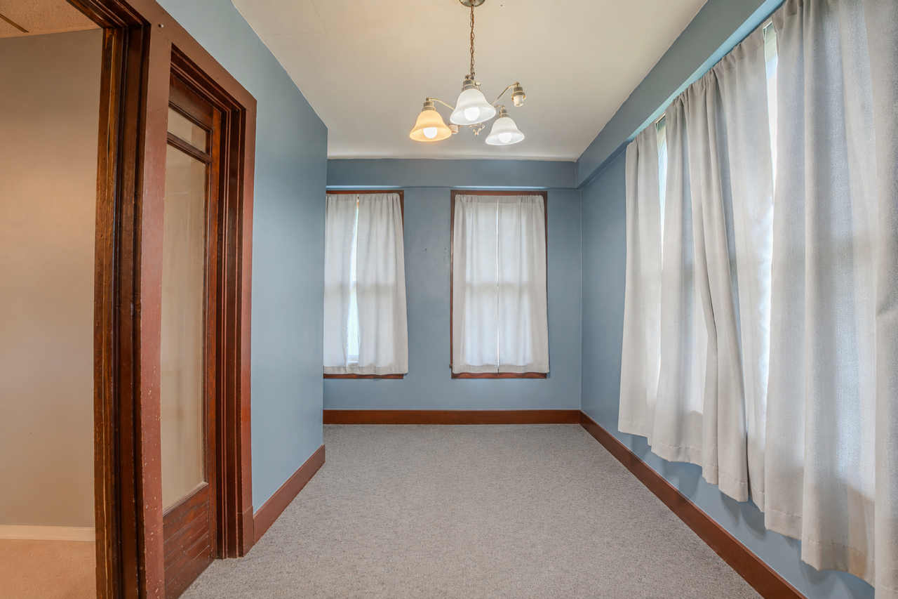 728 Territorial Rd - Photo 4 of 15