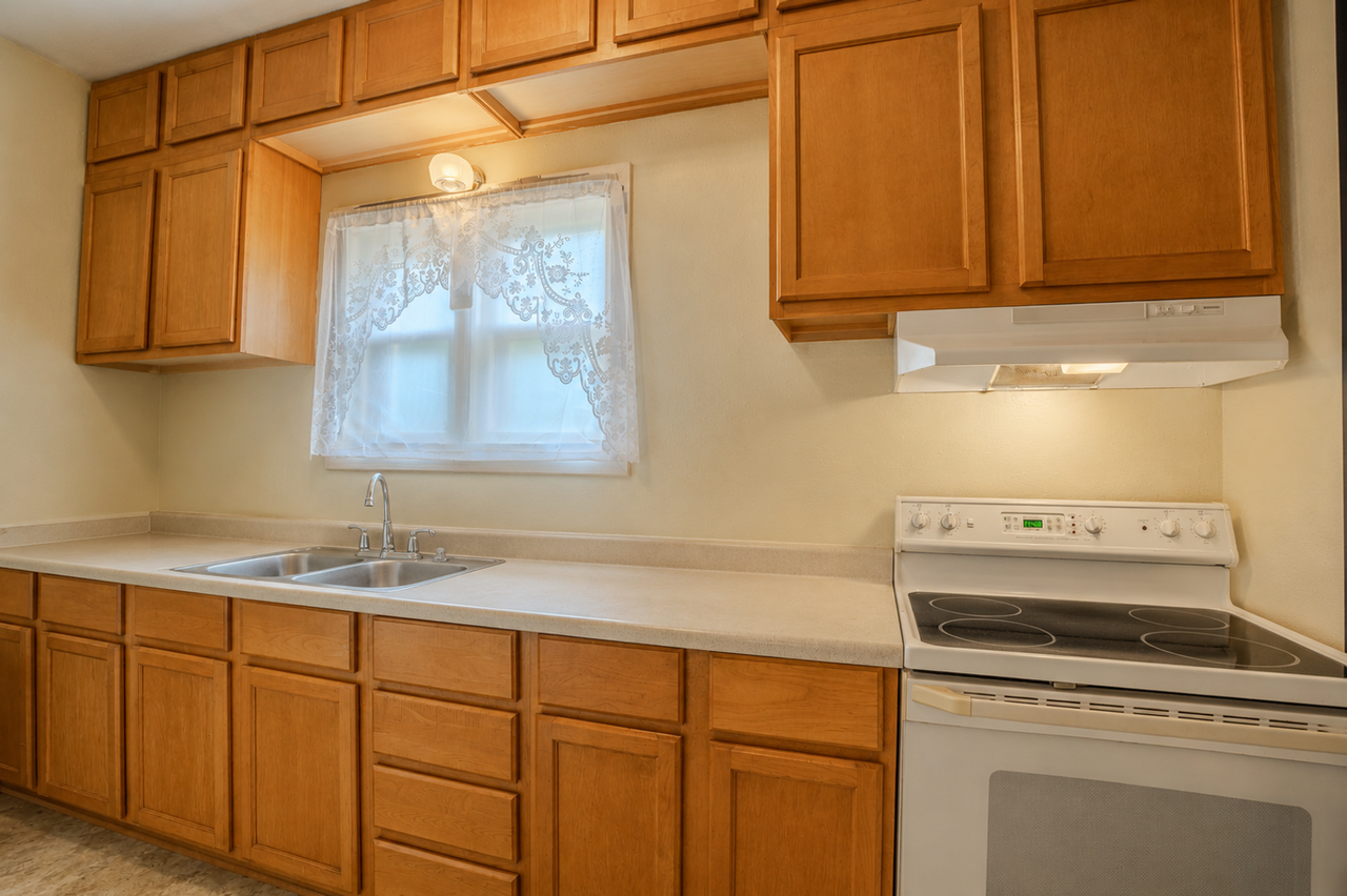728 Territorial Rd - Photo 5 of 15