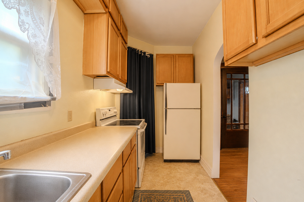 728 Territorial Rd - Photo 6 of 15