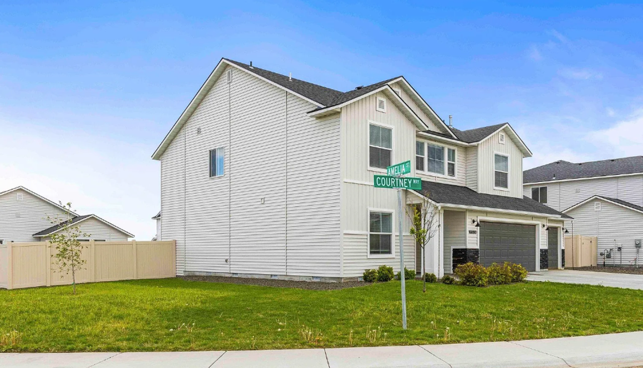 16888 Courtney Way - Photo 3 of 34
