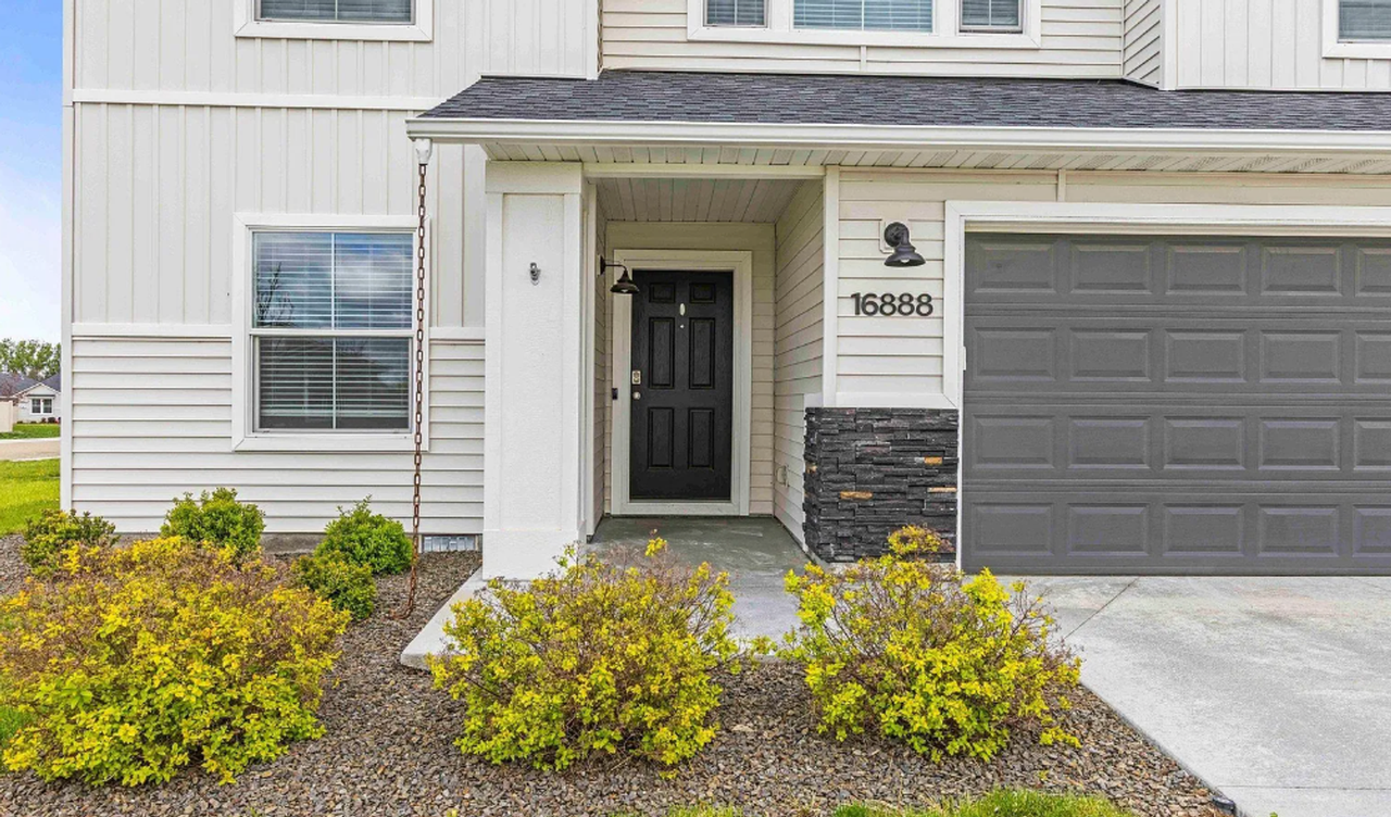 16888 Courtney Way - Photo 4 of 34