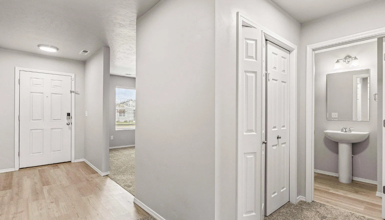 16888 Courtney Way - Photo 5 of 34