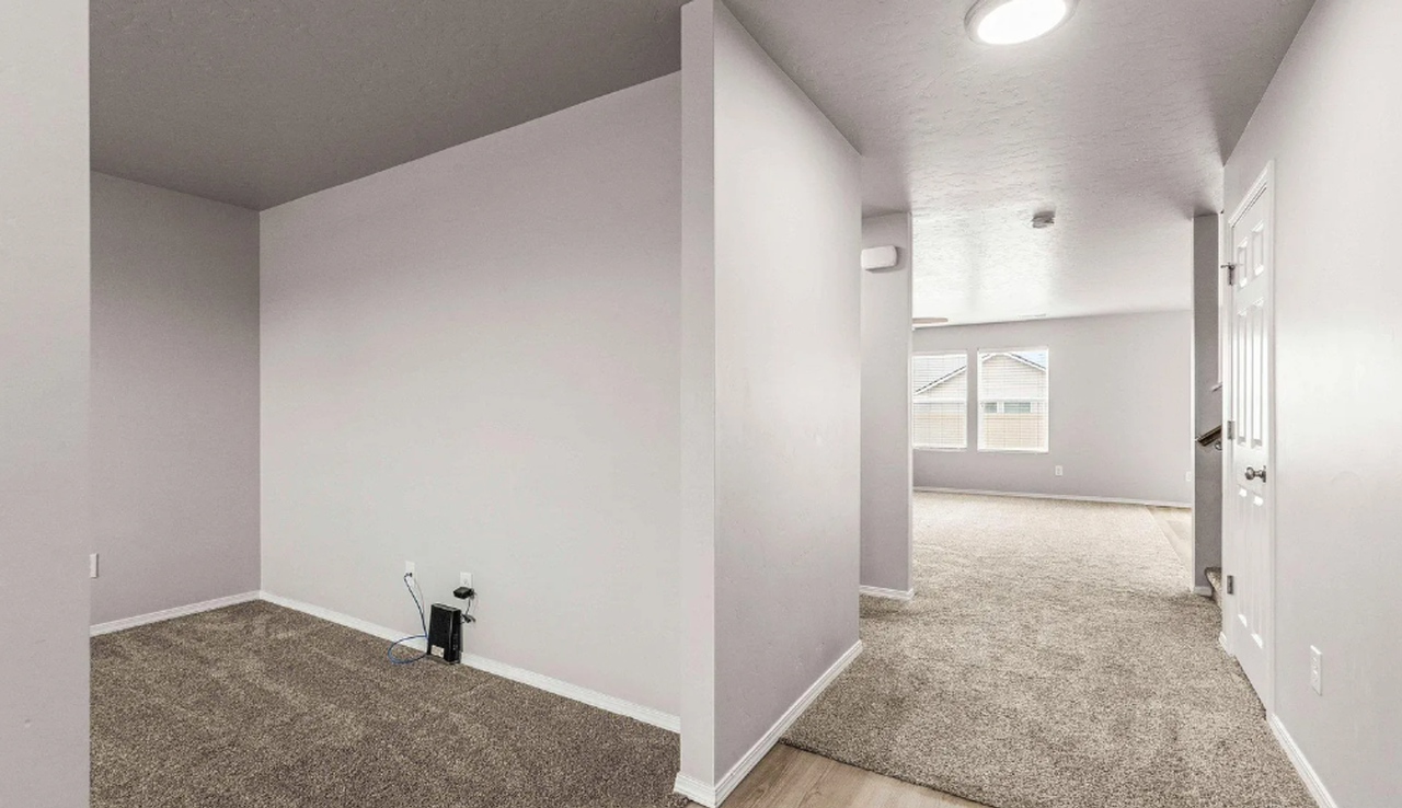 16888 Courtney Way - Photo 6 of 34