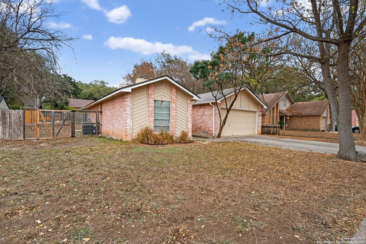 2415 Moss Ter - Photo 3 of 27