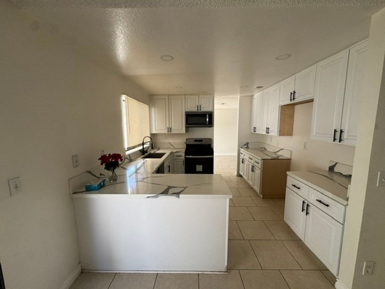 409 Wimbledon Dr - Photo 5 of 24