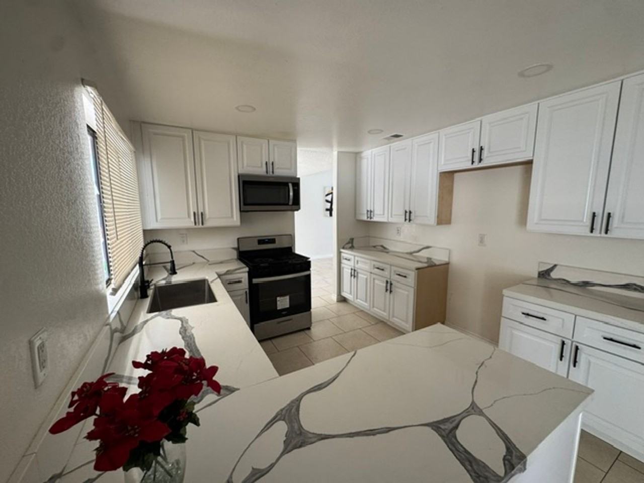 409 Wimbledon Dr - Photo 6 of 24