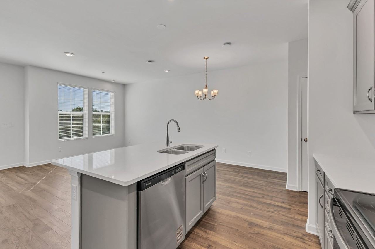 5006 Dayflower Dr - Photo 5 of 28