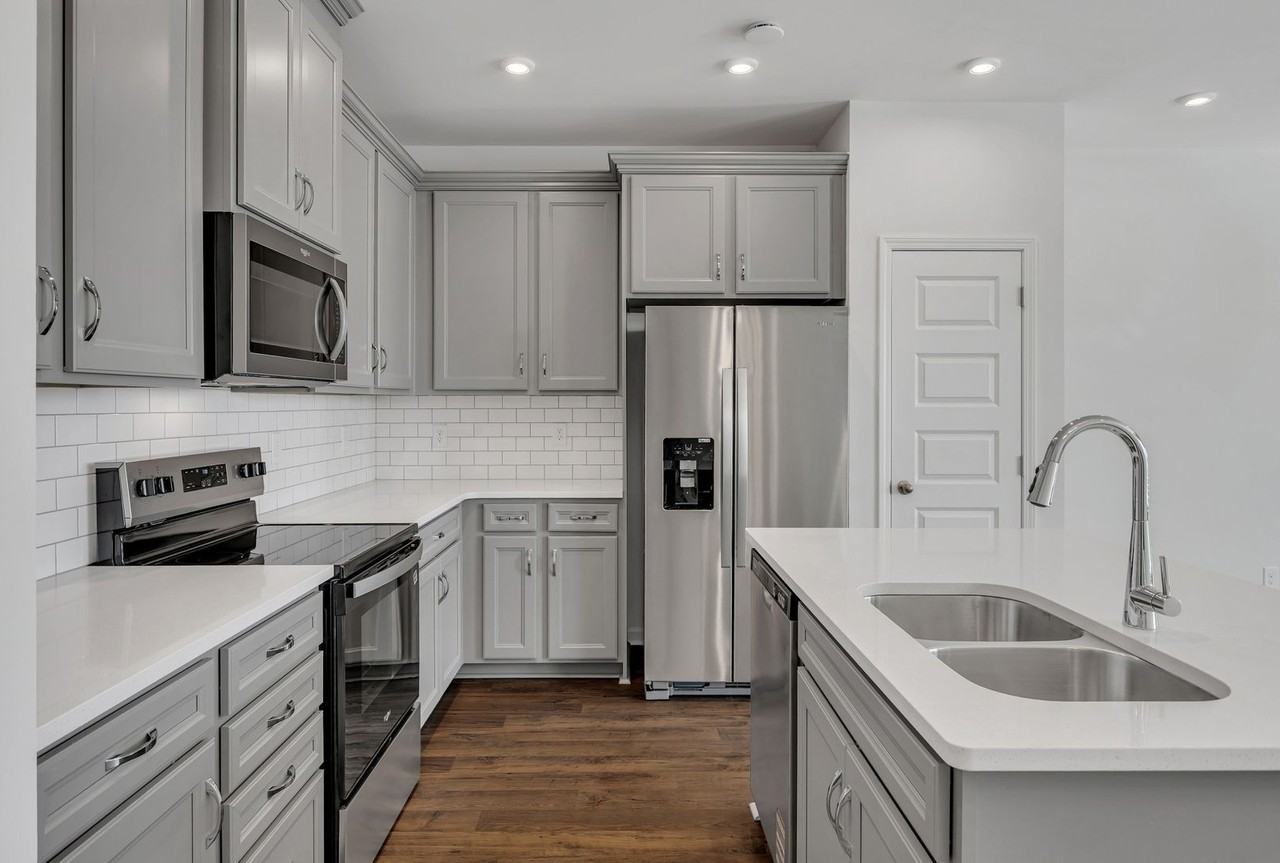 5006 Dayflower Dr - Photo 6 of 28