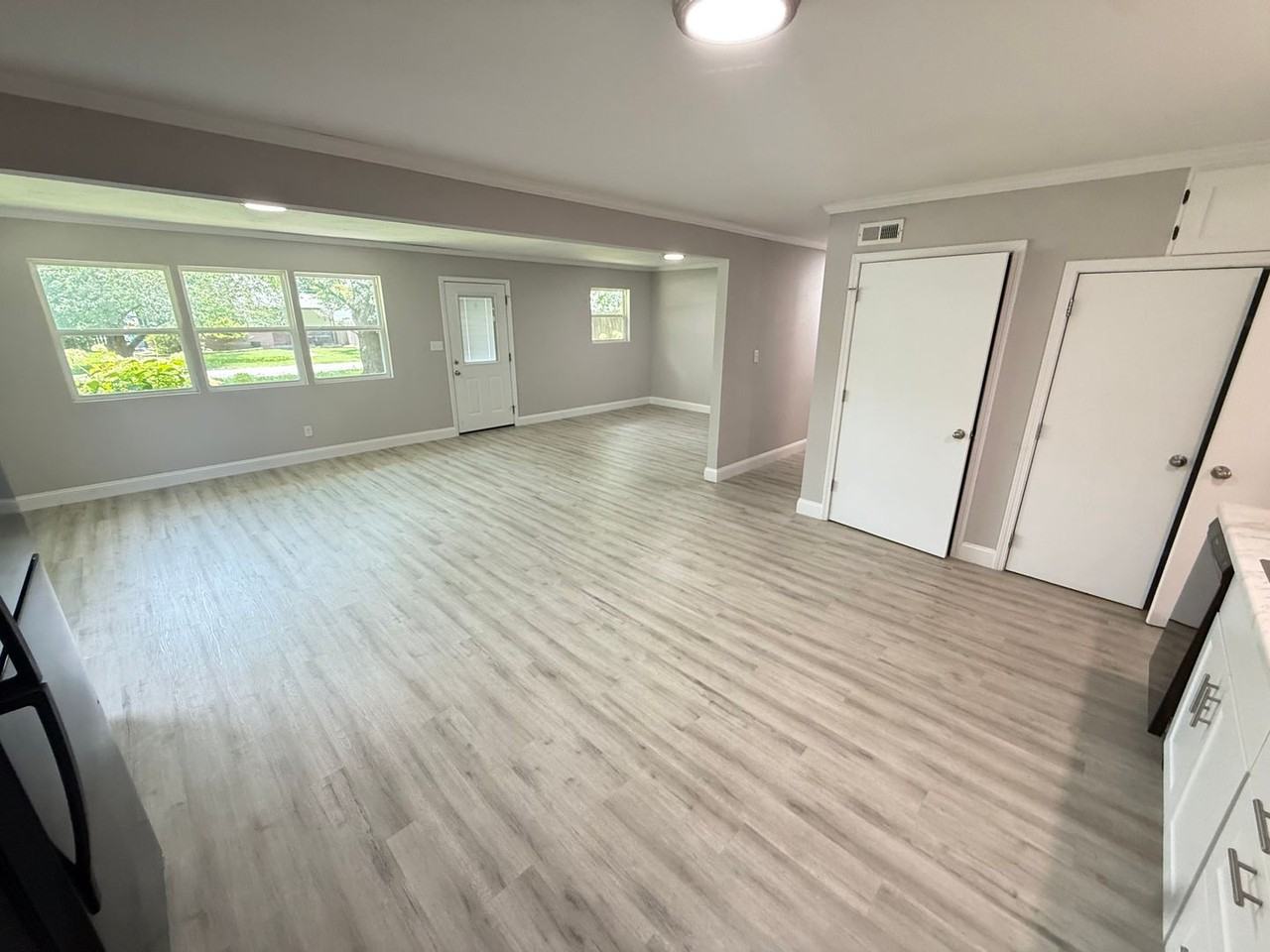 1477 E Lindberg St - Photo 6 of 19