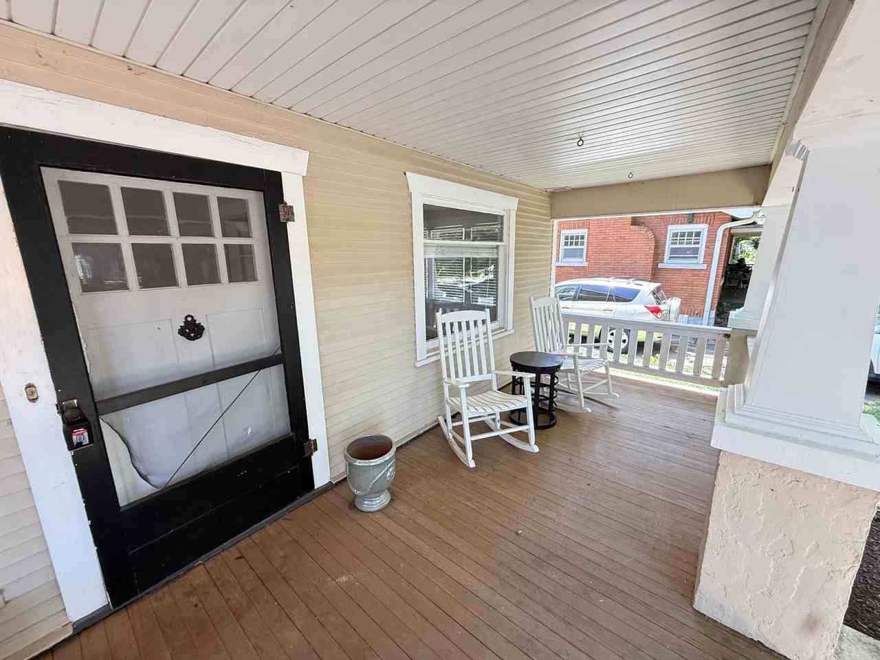 1038 S Fremont Ave - Photo 6 of 34