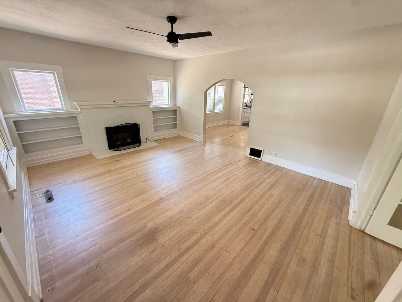 1038 S Fremont Ave - Photo 7 of 34