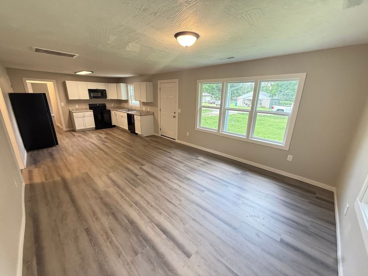 1924 1924 S Burton Ave - Photo 4 of 17