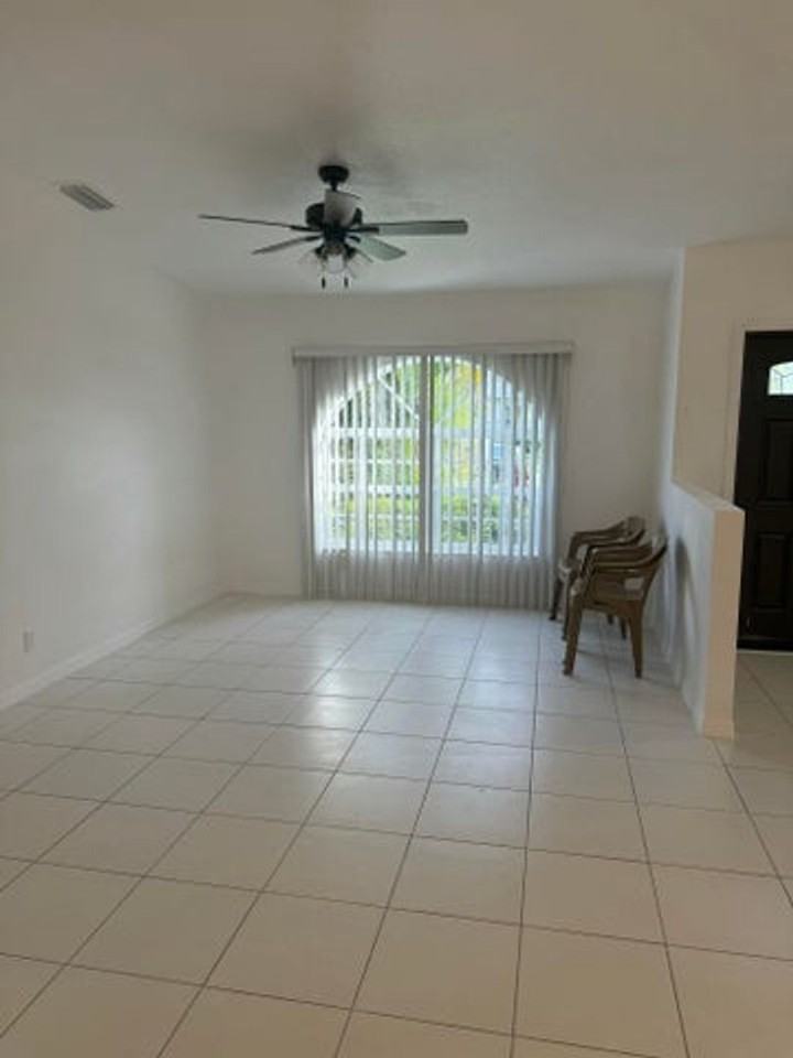 100 Cocoplum Cir - Photo 2 of 12