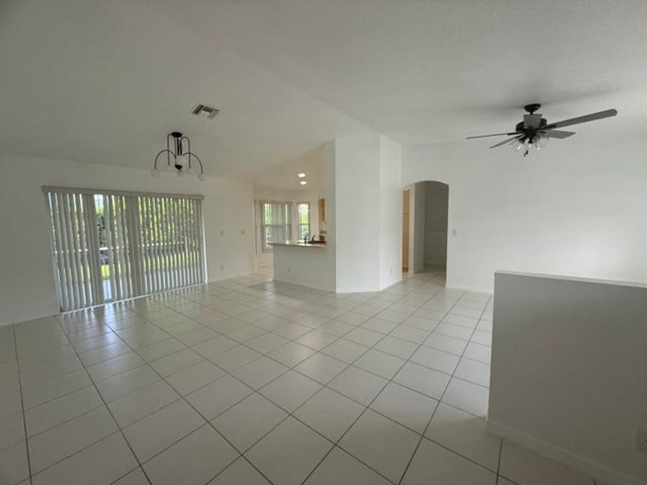 100 Cocoplum Cir - Photo 3 of 12