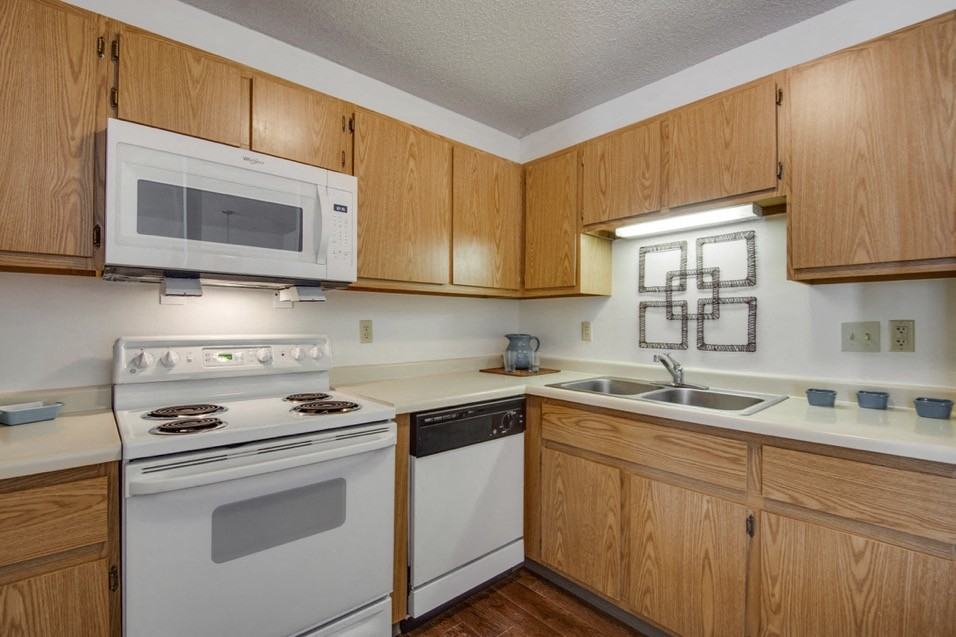 Eagle Creek Townhomes - Photo 4 of 13