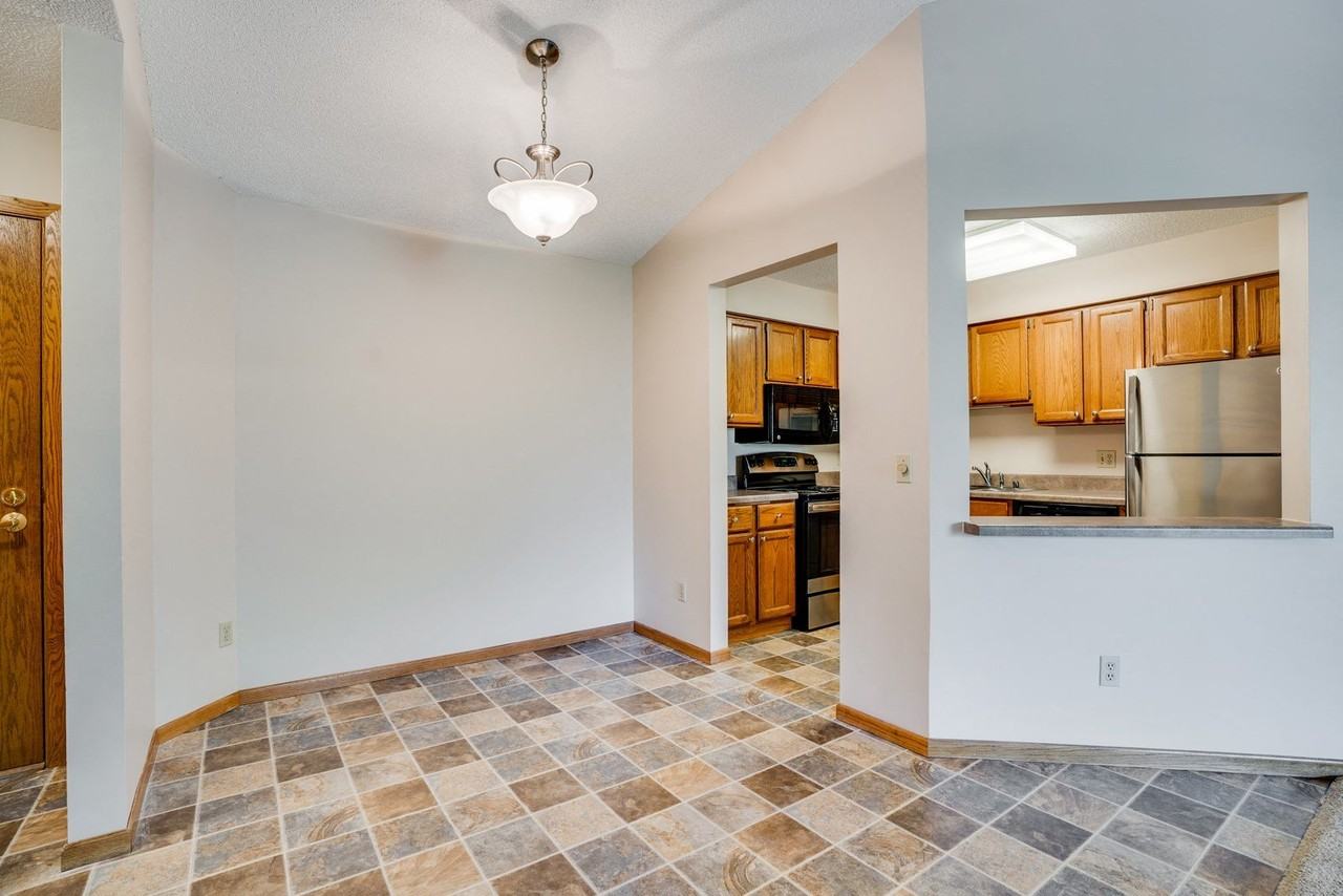 Washburn On The Park - Photo 3 of 25