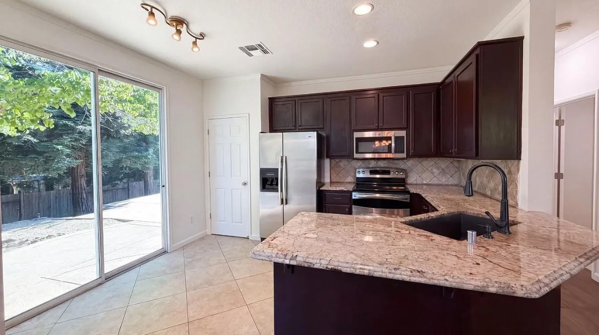2805 Aquamarine Circle - Photo 2 of 7