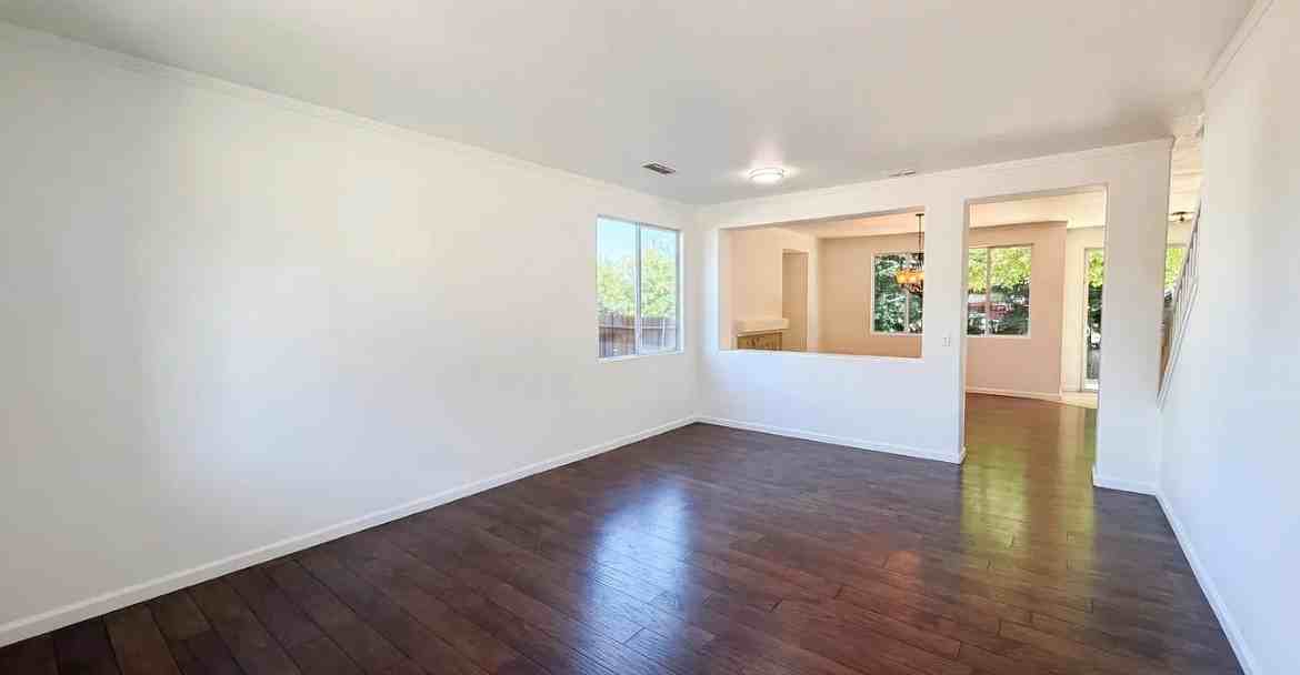 2805 Aquamarine Circle - Photo 5 of 7