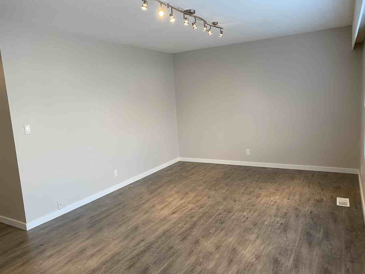 104 East King Edward Avenue - Photo 2 of 23