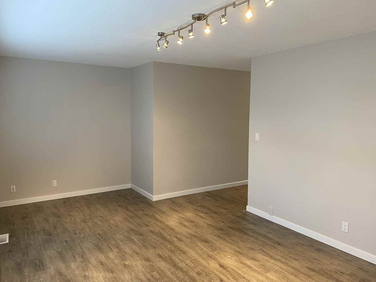 104 East King Edward Avenue - Photo 3 of 23
