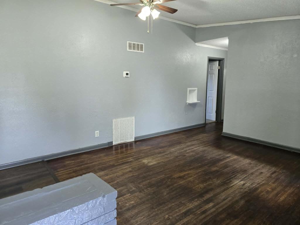 229 E 54th St N - Photo 4 of 18