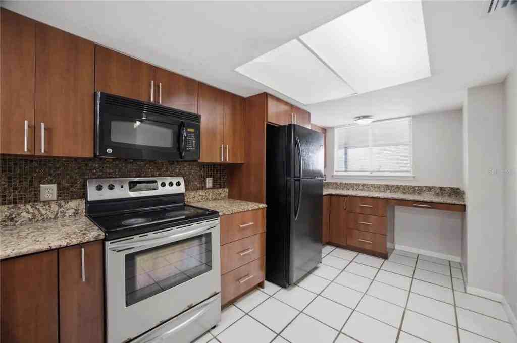 6336 Newtown Cir - Photo 3 of 13
