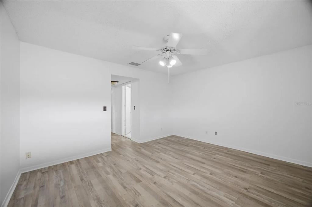 6336 Newtown Cir - Photo 5 of 13